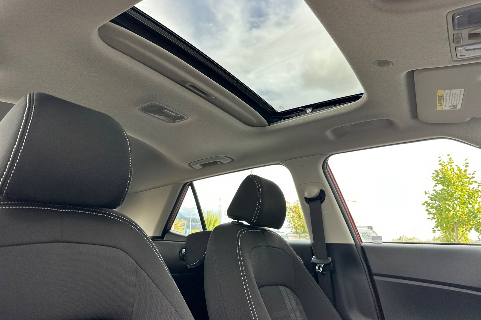 Used 2023 Hyundai Venue SEL FWD image 17