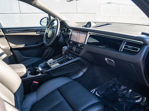 Used 2022 Porsche Macan AWD/4WD image 26