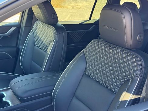 New 2026 GMC Acadia Denali w/ Super Cruise Package image 16