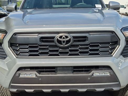 Used 2025 Toyota Tacoma TRD Off-Road w/ TRD Off Road Upgrade Package AWD/4WD image 10