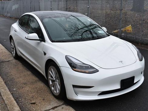 Used 2021 Tesla Model 3 Standard Range Plus image 4