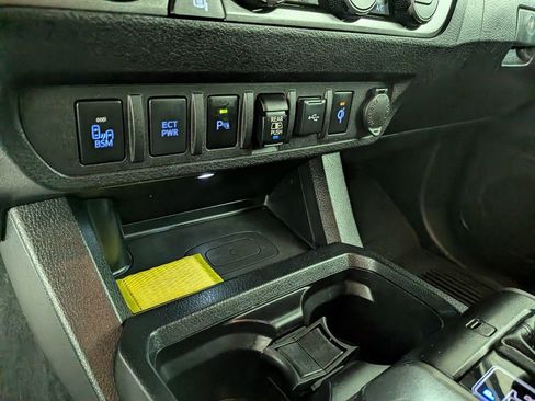 Used 2021 Toyota Tacoma TRD Off-Road image 25