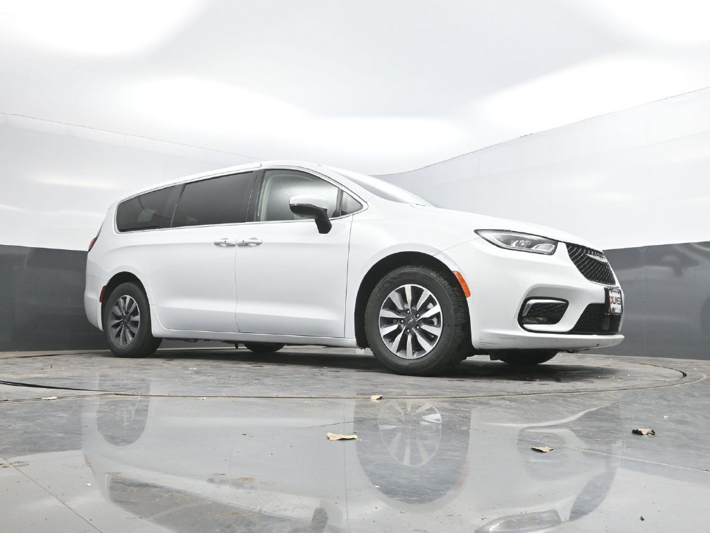 Used 2023 Chrysler Pacifica Touring-L FWD image 31