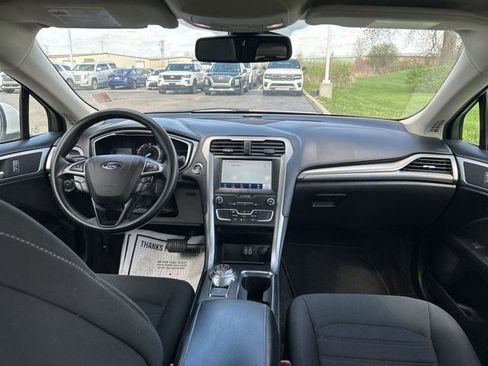 Used 2020 Ford Fusion SE image 40