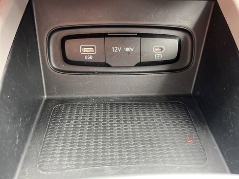 Used 2024 Hyundai Venue SEL image 29