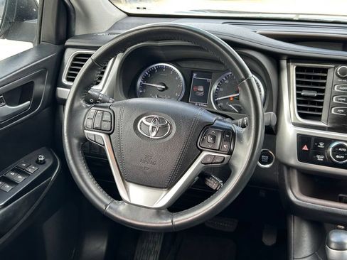 Used 2019 Toyota Highlander XLE FWD image 42