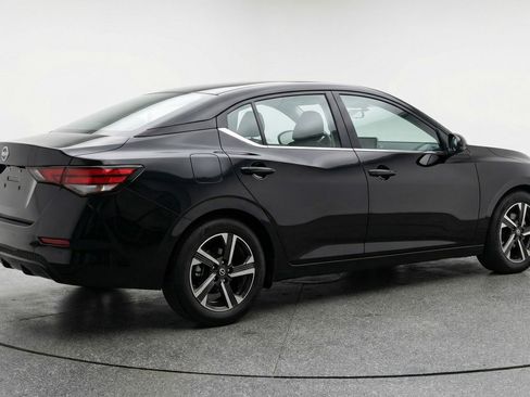 Used 2025 Nissan Sentra SV image 7