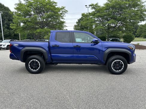 Used 2024 Toyota Tacoma TRD Off-Road AWD/4WD image 4