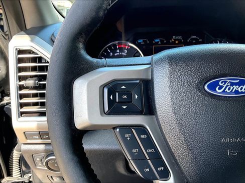 Used 2017 Ford F250 Lariat w/ Lariat Ultimate Package AWD/4WD image 24