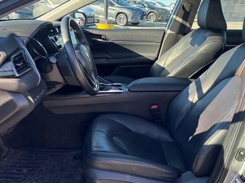Used 2020 Toyota Camry XLE image 14