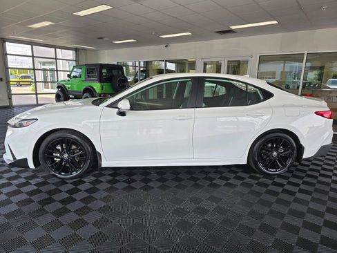 Used 2026 Toyota Camry SE w/ Convenience Package FWD image 6