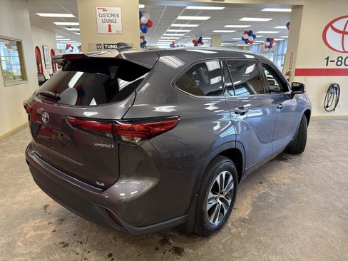 Used 2022 Toyota Highlander XLE image 12