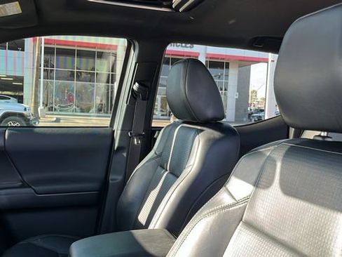Used 2019 Toyota Tacoma TRD Off-Road image 15