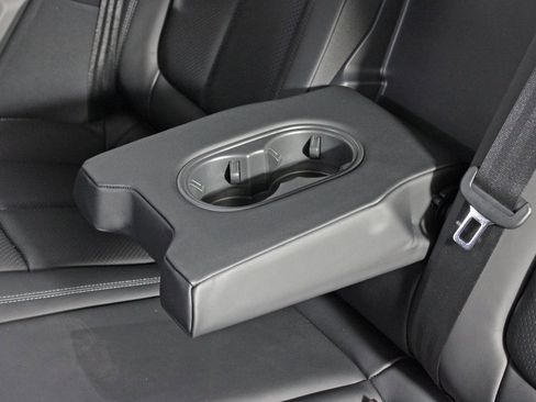 Used 2025 Porsche Macan image 36