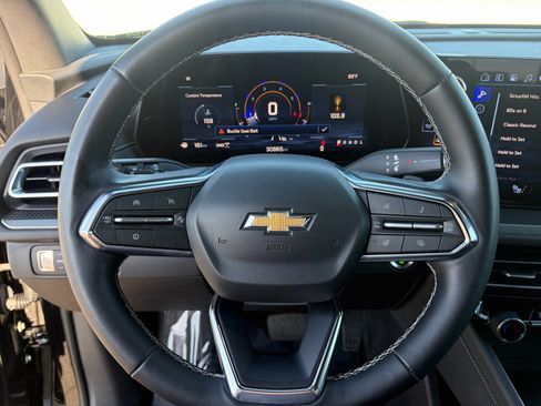 Used 2025 Chevrolet Traverse LT AWD/4WD image 14