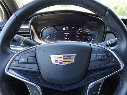 Certified 2024 Cadillac XT5 Premium Luxury w/ LPO, Floor Liner Package AWD/4WD image 18