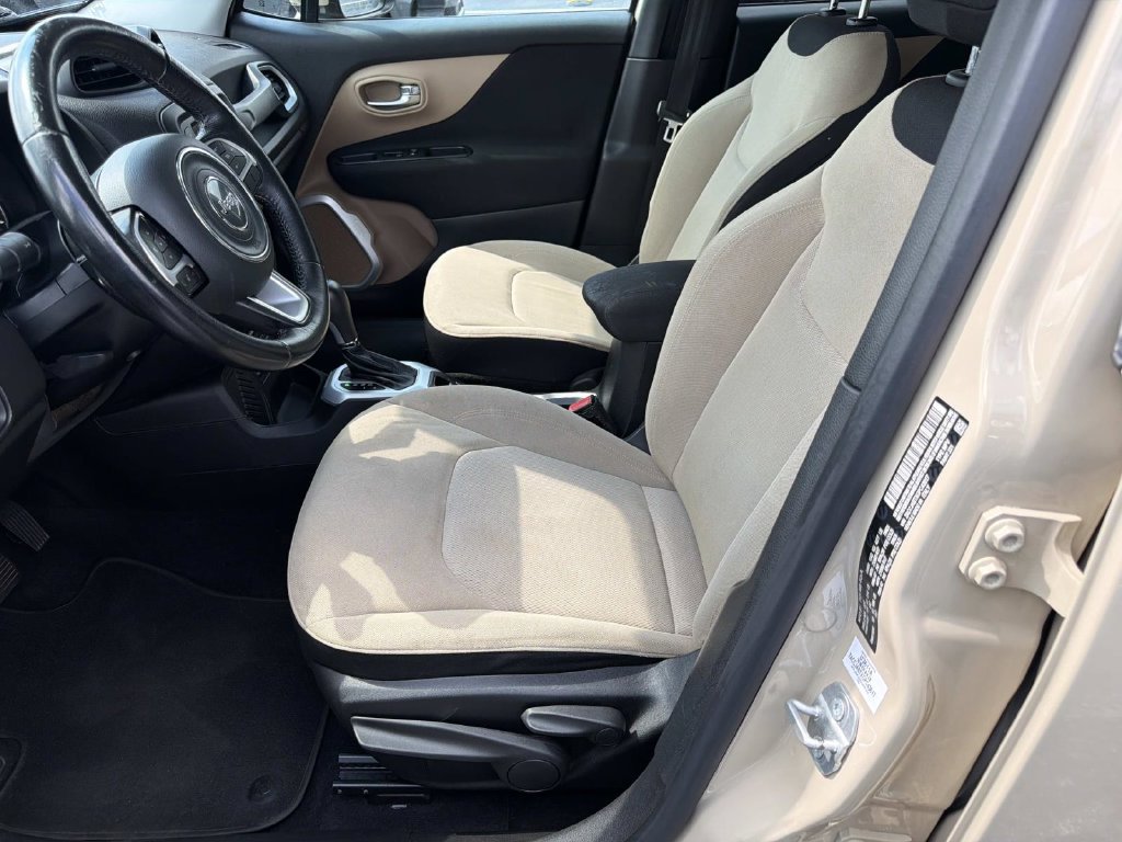 Used 2016 Jeep Renegade Latitude FWD image 19