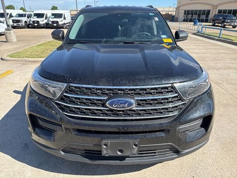 Used 2022 Ford Explorer XLT w/ Equipment Group 202A image 2