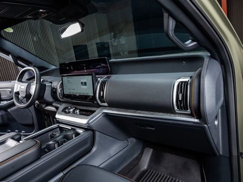 Used 2025 Ford Expedition Tremor image 18