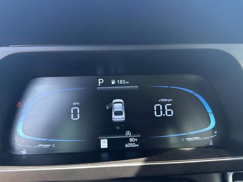Used 2025 Hyundai Elantra SE FWD image 19