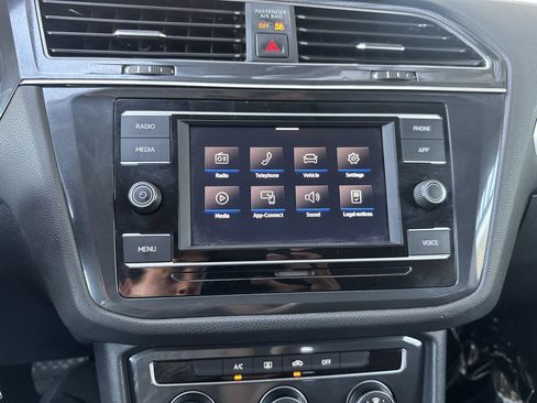 Used 2020 Volkswagen Tiguan S image 22