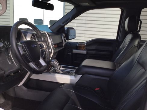 Used 2018 Ford F150 Lariat w/ Equipment Group 502A Luxury image 9