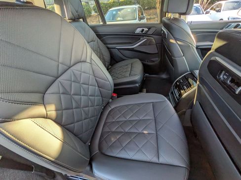 Used 2025 BMW X7 xDrive40i w/ Premium Package image 33