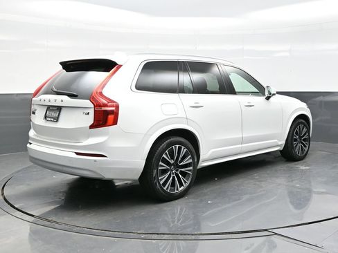 Used 2022 Volvo XC90 T6 Momentum w/ Climate Package image 7