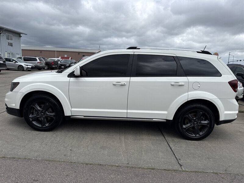 Used 2020 Dodge Journey Crossroad FWD image 3