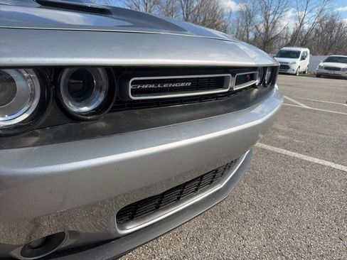 Used 2017 Dodge Challenger R/T image 9