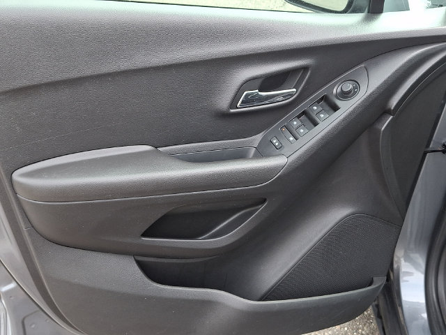 Used 2019 Chevrolet Trax LT w/ LT Convenience Package AWD/4WD image 21