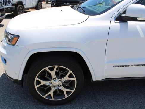 Used 2018 Jeep Grand Cherokee Limited AWD/4WD image 7