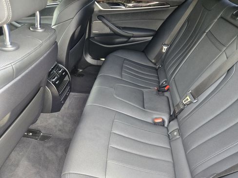 Used 2022 BMW 530i w/ Premium Package image 27