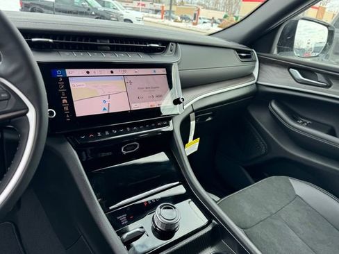 New 2026 Jeep Grand Cherokee Altitude image 7