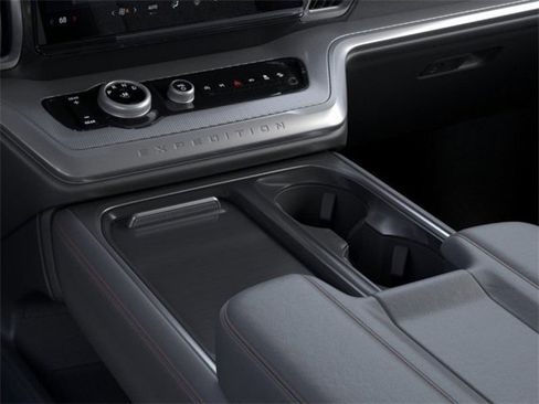 New 2025 Ford Expedition Active image 15