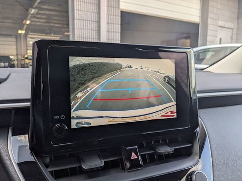 Used 2025 Toyota Corolla LE image 18