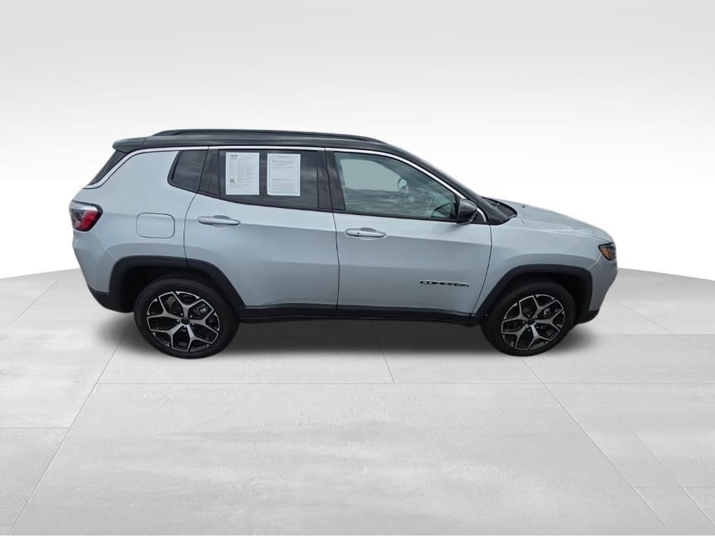 Used 2025 Jeep Compass Limited AWD/4WD image 9