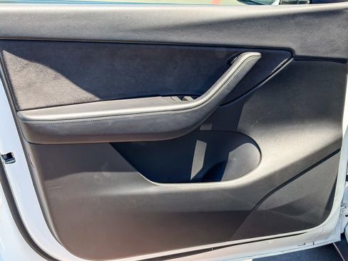 Used 2022 Tesla Model Y Performance AWD/4WD image 19