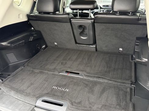 Used 2020 Nissan Rogue SV image 31