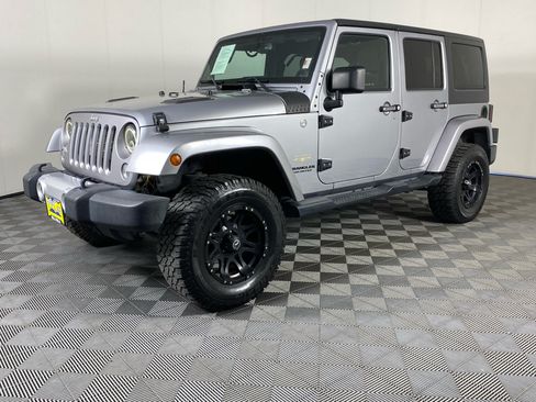 Used 2014 Jeep Wrangler Unlimited Sahara AWD/4WD image 2