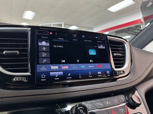 Certified 2021 Chrysler Pacifica Pinnacle image 25