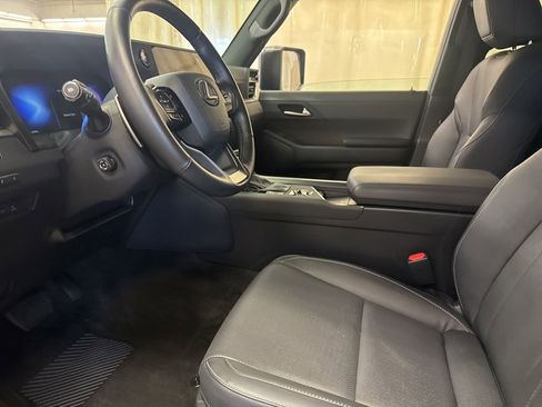 Used 2024 Lexus GX 550 w/ Accessory Package (2T) AWD/4WD image 12