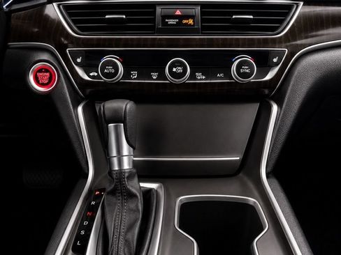 Used 2018 Honda Accord EX image 18