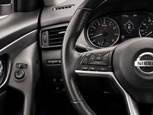 Used 2019 Nissan Rogue SV w/ Premium Package AWD/4WD image 25