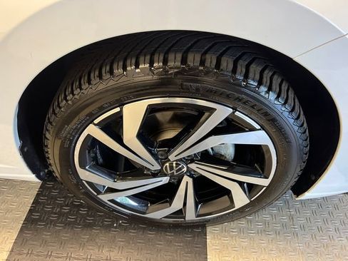 Certified 2025 Volkswagen Jetta SEL FWD image 9