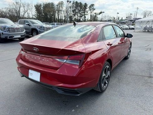 Used 2023 Hyundai Elantra SEL w/ Convenience Package image 4