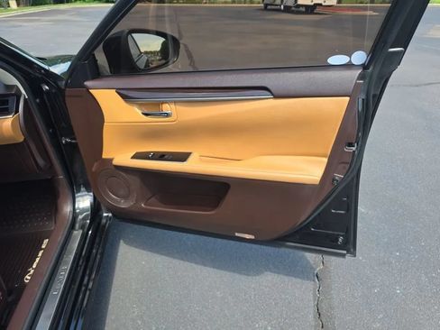 Used 2018 Lexus ES 350 w/ Luxury Package w/Wood Trim FWD image 54