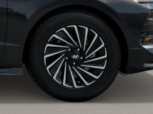 New 2025 Hyundai Sonata Limited image 8