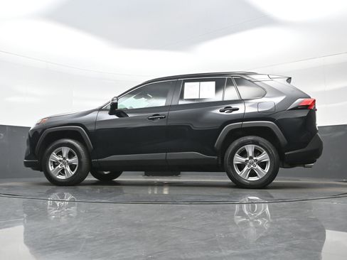 Used 2025 Toyota RAV4 XLE AWD/4WD image 29