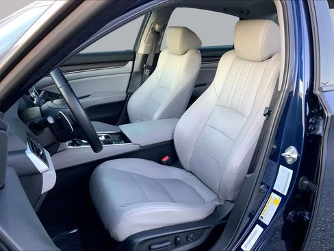 Used 2018 Honda Accord Touring image 8